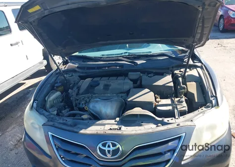 2011 Toyota Camry Le z USA, uszkodzony, nr VIN 4T1BF3EK3BU647258
